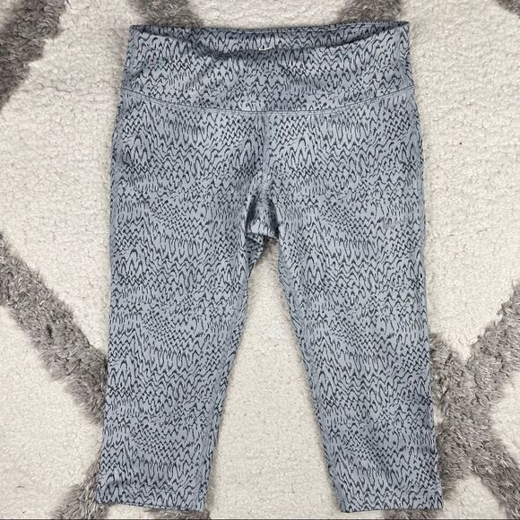 Womens Nike Cropped Leggings  - Picture 1 of 4